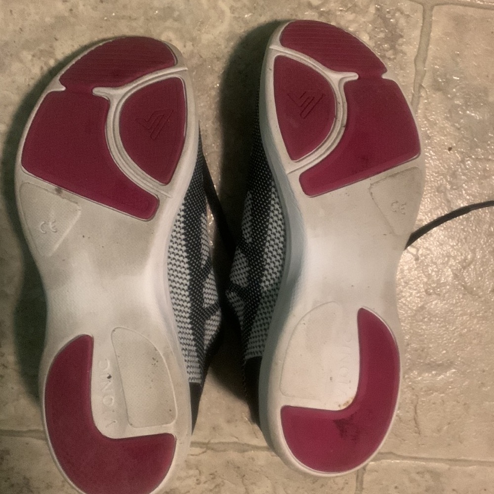 Vionic - Picture 8 of 8